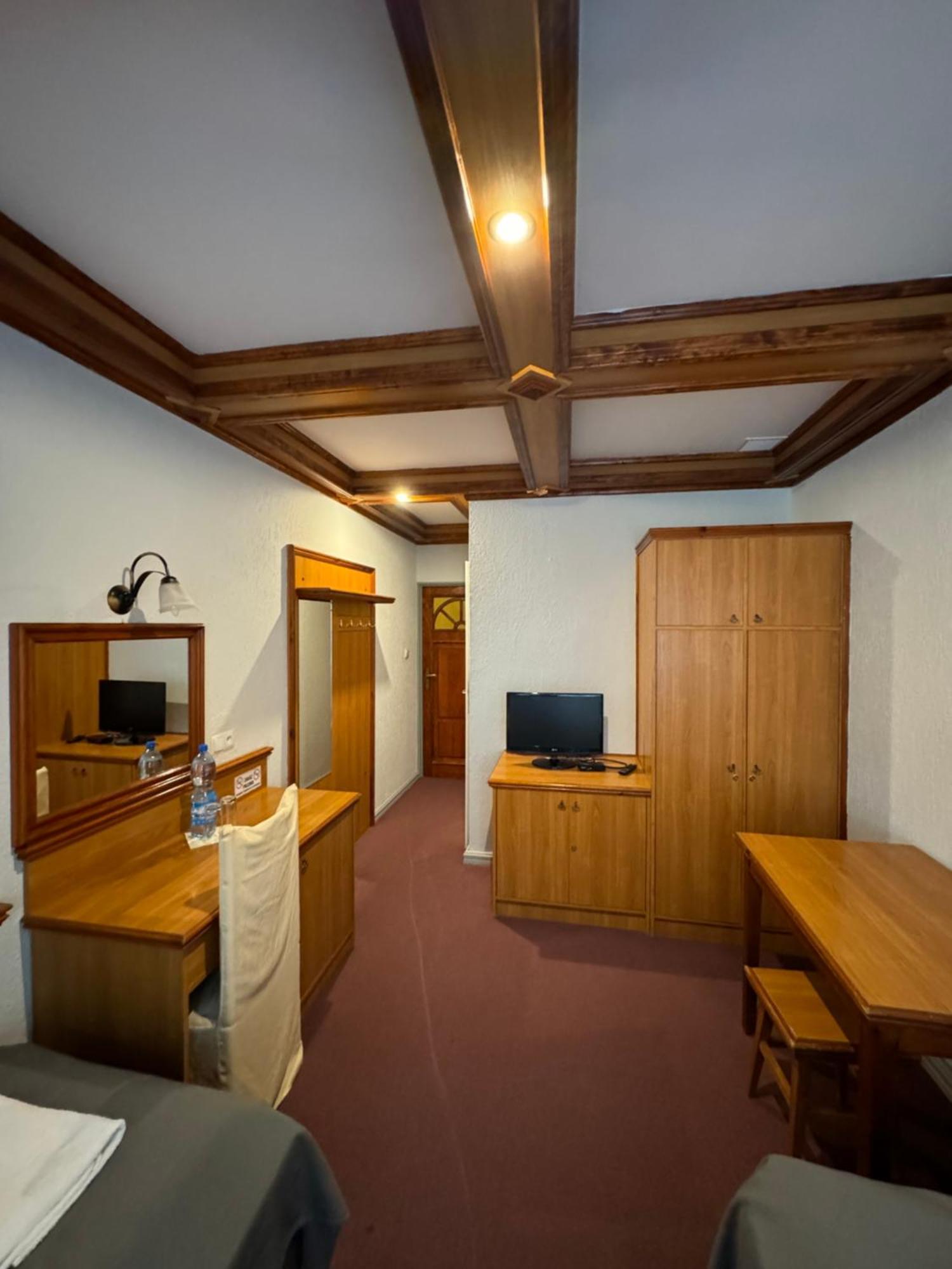 Hotel Victoria Łubowo Dış mekan fotoğraf