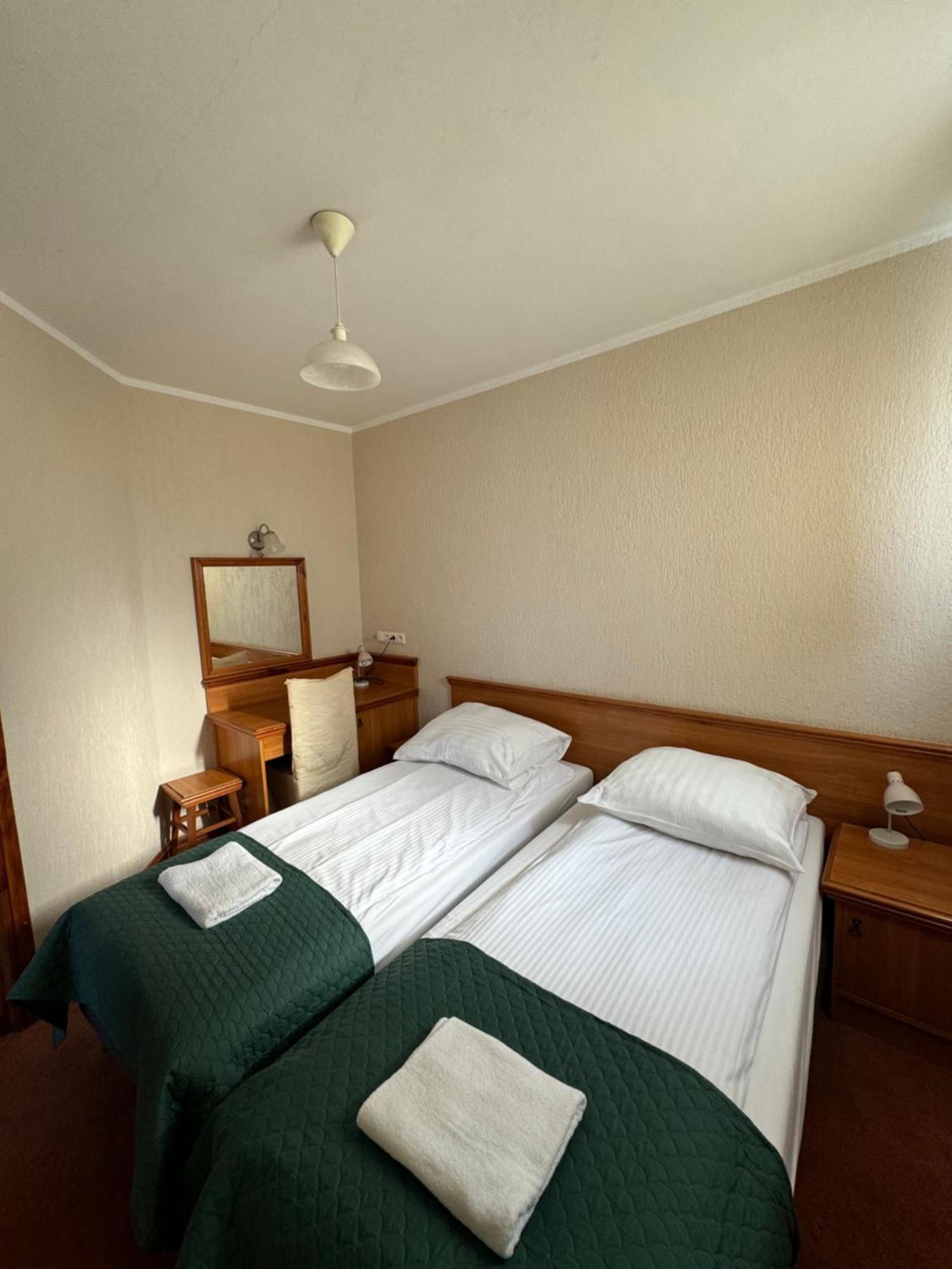 Hotel Victoria Łubowo Dış mekan fotoğraf