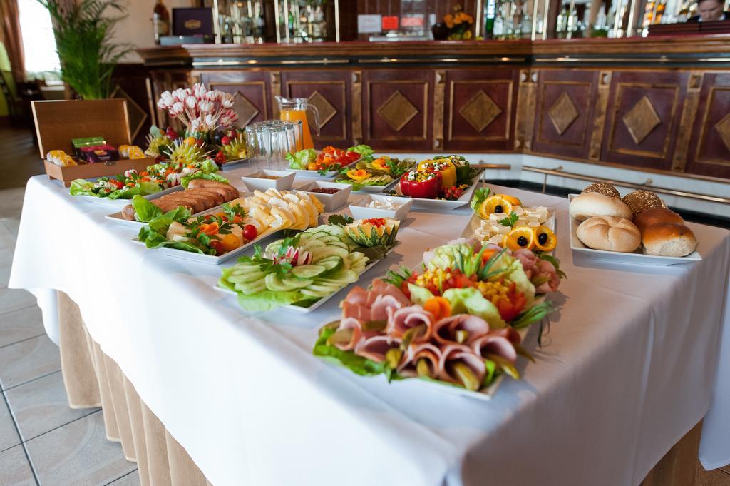 Hotel Victoria Łubowo Dış mekan fotoğraf