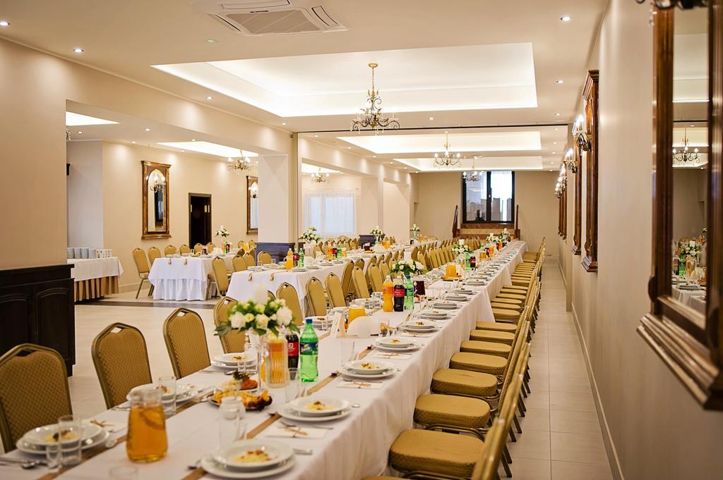 Hotel Victoria Łubowo Dış mekan fotoğraf